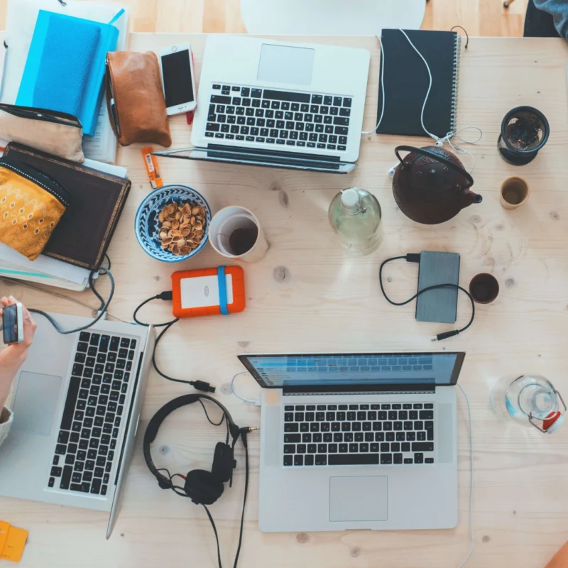 Arbeitsplatz mit Notebook